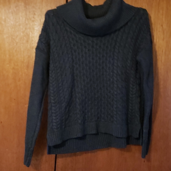 American Eagle sweater - Picture 2 of 3